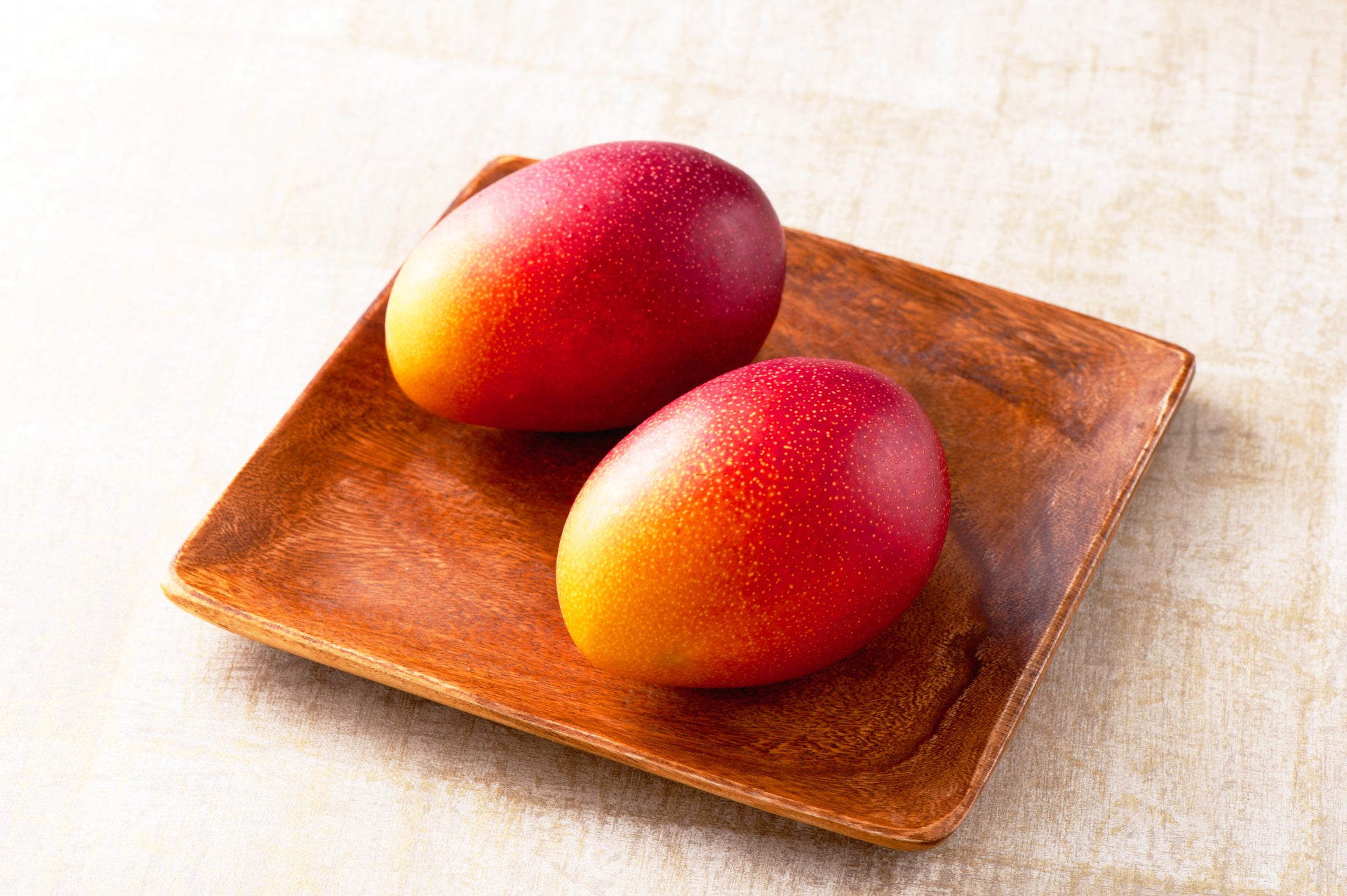 予約販売】沖縄県産完熟マンゴー約2kg（4〜5玉）【送料込