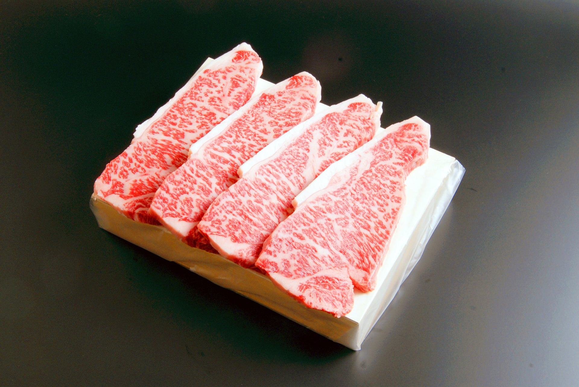 【送料込】うるま牛サーロインステーキ約200g×２枚【うるまの美味しいもの】